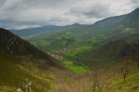 Al fondo, el pueblo.