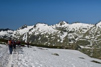 Pisando nieve hacia el circo.